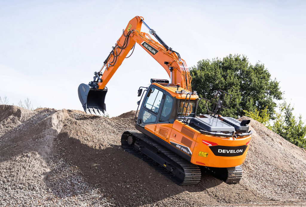 UBM-Develon-Kettenbagger-DX140LC-7-00