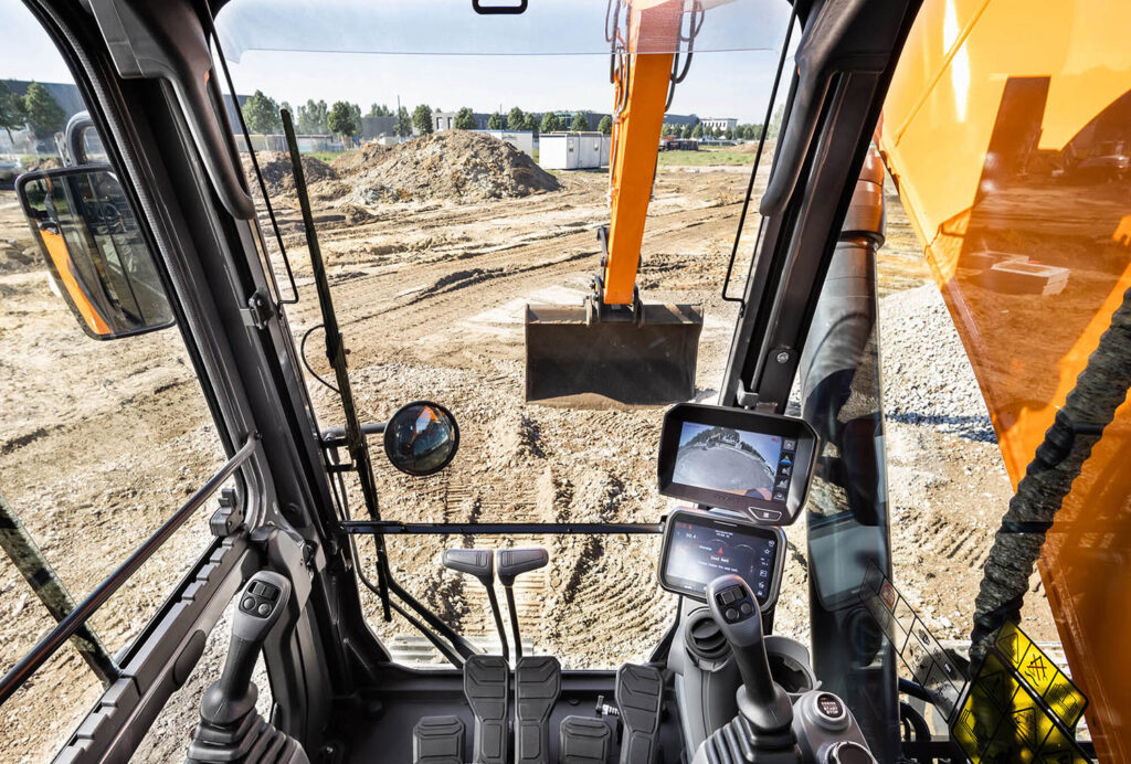 UBM-Develon-Kettenbagger-DX140LC-7-02