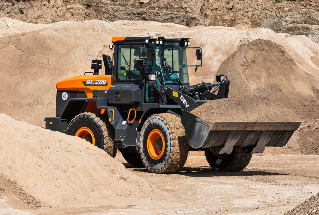 UBM-Develon-Radlader-DL200-7-00