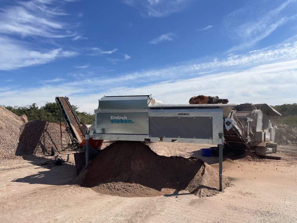 Die GREMAC eZero hat eine Siebleistung von 50m³ / Stunde.