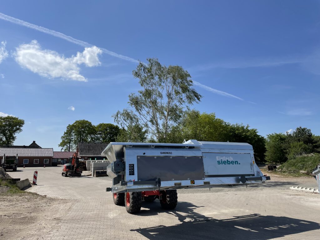 Die Siebmaschine GREMAC eZero hat eine regulierbare Geschwindigkeit.