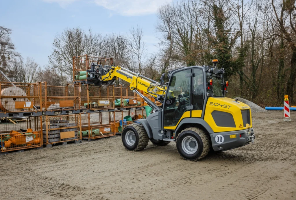 Kramers Radlader 5045 kann in beengten Bereichen wie z. B. Tiefgaragen und Parkhäusern eingesetzt werden.
