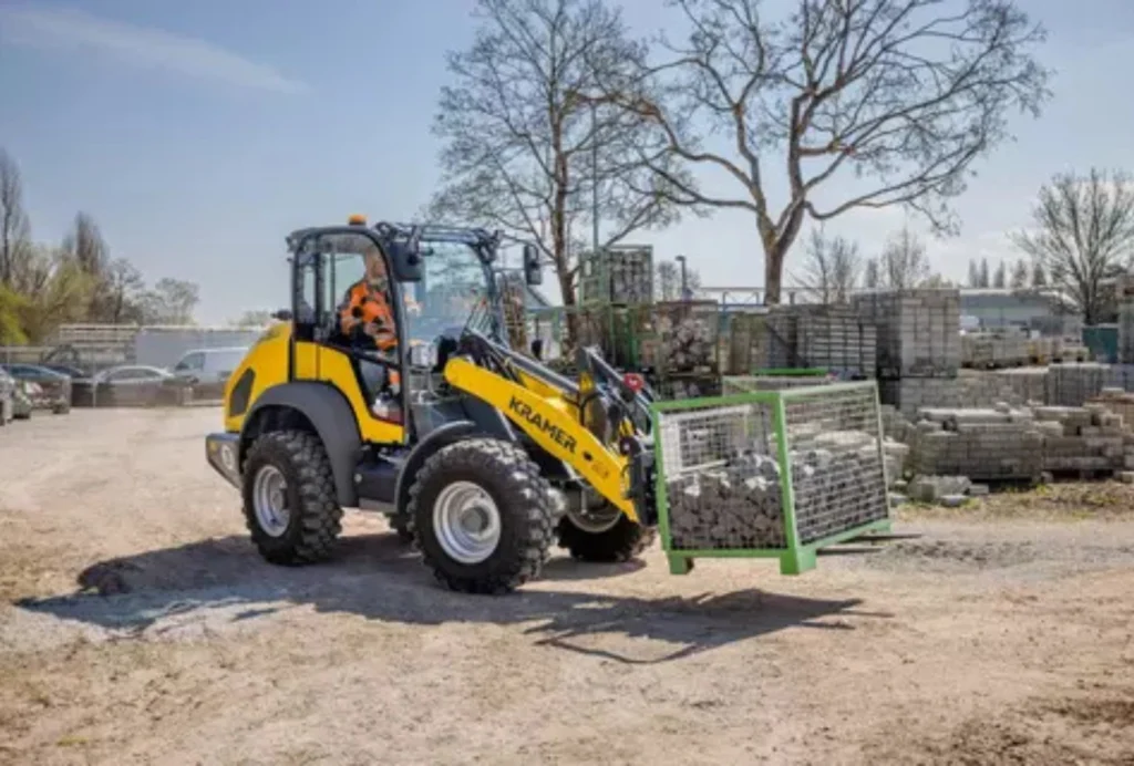 Kramers Radlader 5065e hat eine 96 V Lithium-Ionen-Batterie mit einer Kapazität von 37,5 kWh.