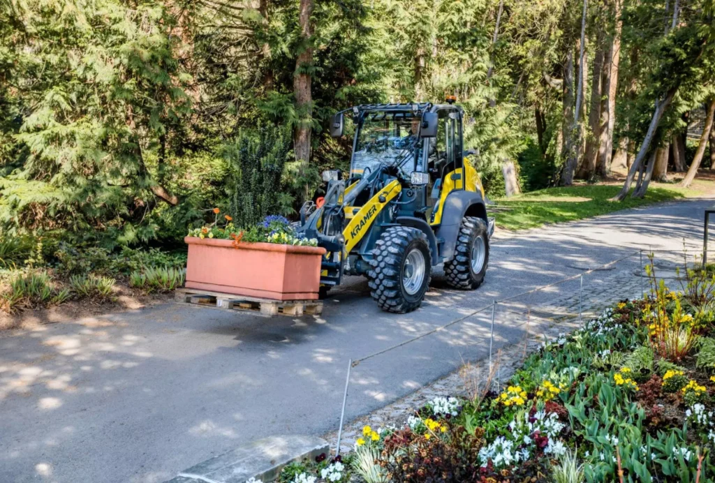 Der Radlader 5065e hat flexible Lademöglichkeiten.