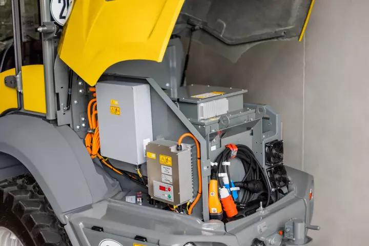 Kramers Radlader 5065e wird von einer Lithium-Ionen-Batterie betrieben.