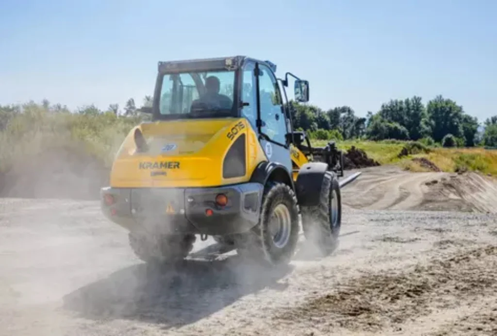Die Motorleistung vom Radlader 5075 von Kramer beträgt 55,4 kW.