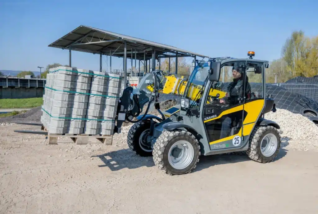 Der Teleskoplader 1445e hat eine max. Nutzlast von 1.450 kg.