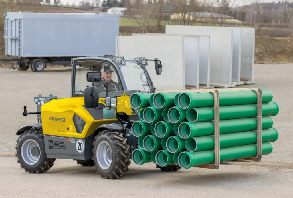 Teleskoplader 1445 von Kramer mit einer max. Nutzlast 1.450 kg.