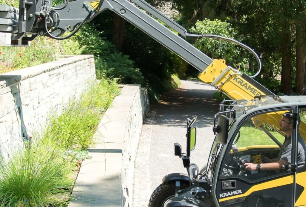 Kramers Teleskoplader 1445 mit LED-Arbeitsscheinwerfer.