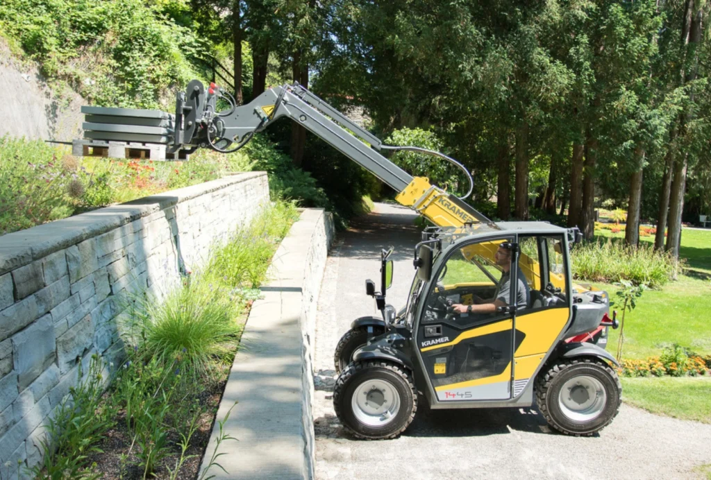 Teleskoplader 1445 von Kramer mit einer Motorleistung von 18,4 kW.
