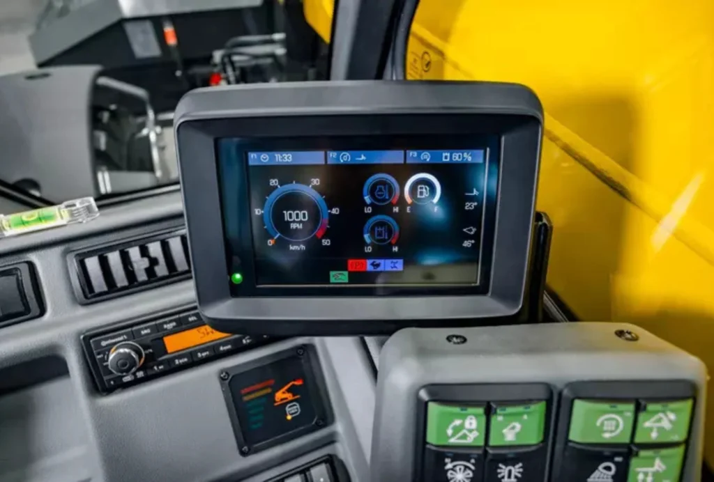 Kramers Teleskoplader 3106 mit 7-Zoll-LCD Display.