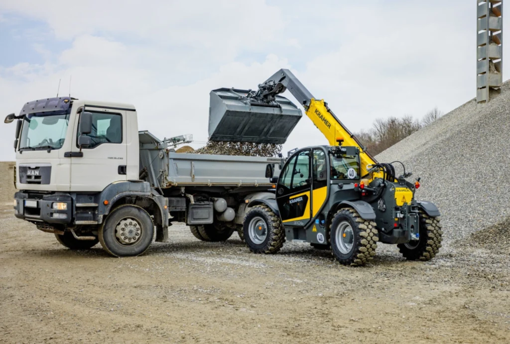 Der Teleskoplader 3106 von Kramer nutzt Smart Attach.