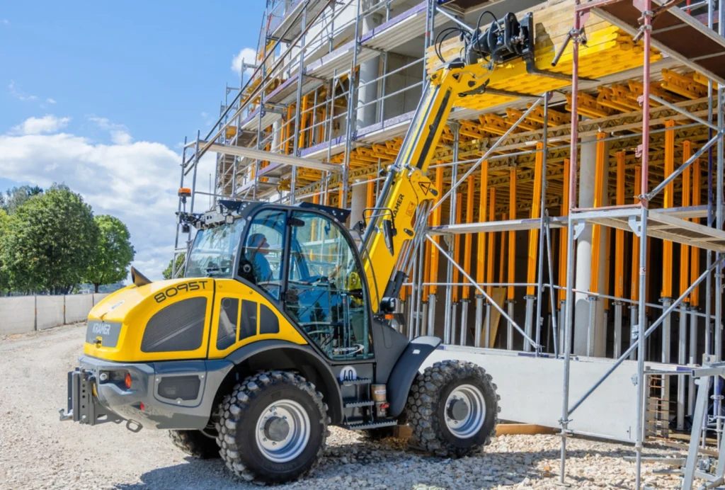 Kramers Teleskopradlader 8095T hat eine verbaute vollhydraulische Schnellwechselplatte.