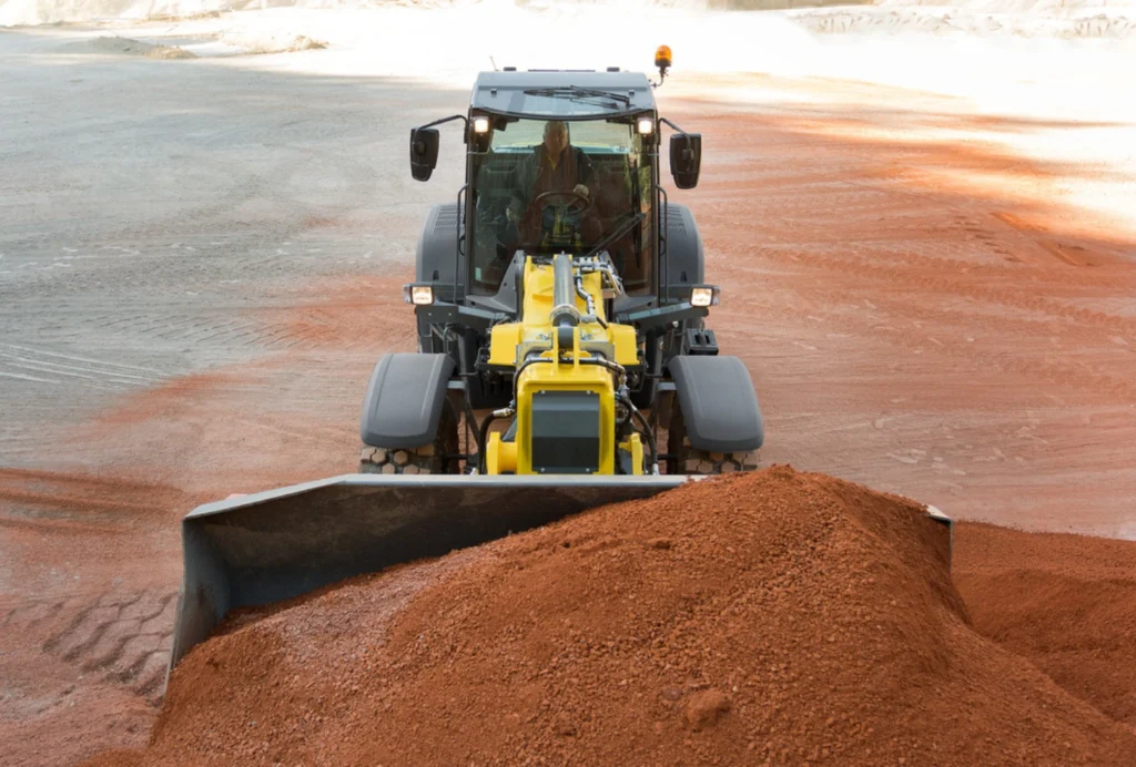 Kramers Teleskopradlader 8145T hat ein Betriebsgewicht von 11.170 kg.