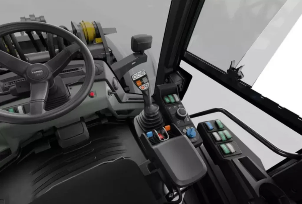 Der Teleskopradlader 8145T von Kramer mit fablich codierten Schalter.