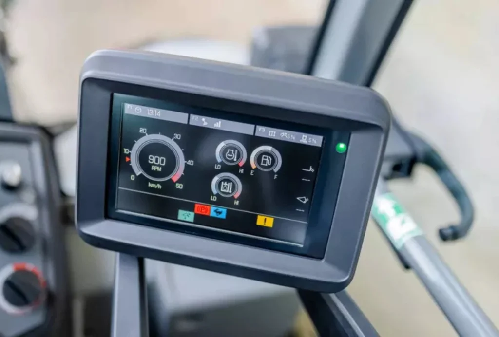 Teleskopradlader 8085T von Kramer mit 7-Zoll-LCD Display.