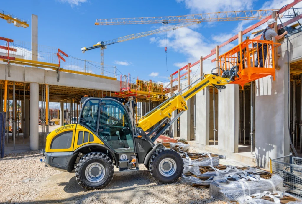 Der Teleskopradlader 8085T von Kramer hat eine lastunabhängige Durchflussverteilung (LUDV).