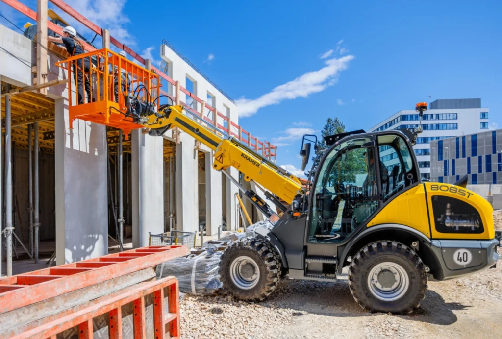 Teleskopradlader 8085T mit einem Hubraum von 2.924 cm³.