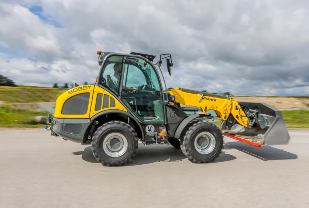Kramers Teleskopradlader 8085T hat eine Motorleistung 55,4 kW.