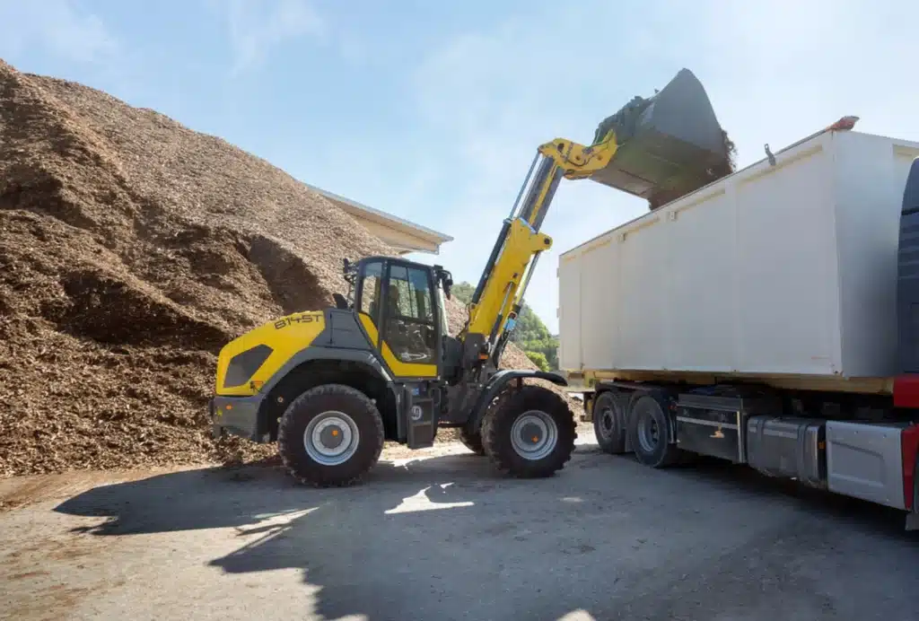 Teleskopradlader 5045T von Kramer mit einer Kipplast von 1.910 kg.